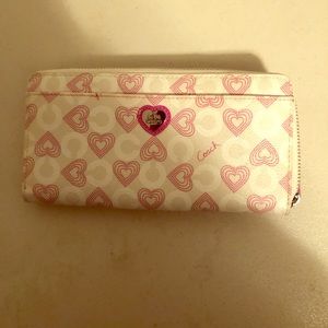 Coach wallet-never used, brand new.